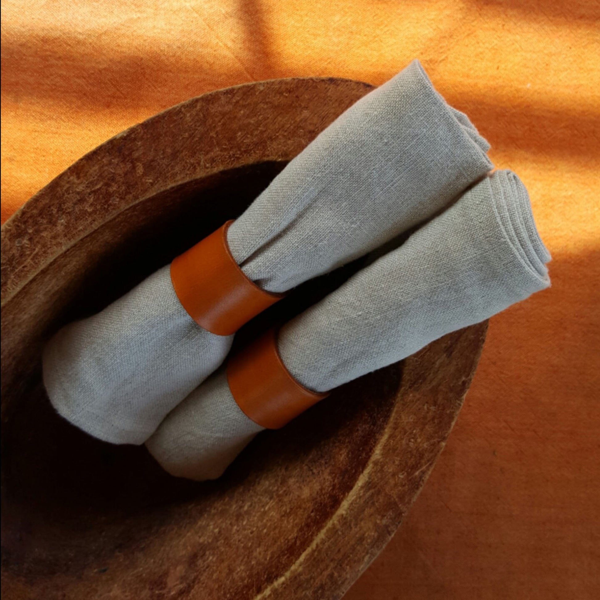 White Leather Napkin Rings ~ Wedding Table Decor ~ Serving & Dining ~ Outdoor Wedding ~ Hostess Gift ~ Shower Gift ~ Leather Anniversary