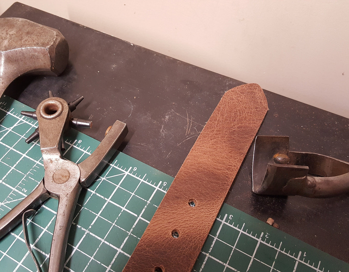 Leather Snap Belt Distressed & Four Other Colour Choices Interchangeable,Custom Cut to Size For Suit or Blue Jeans Unisex Leather Belt