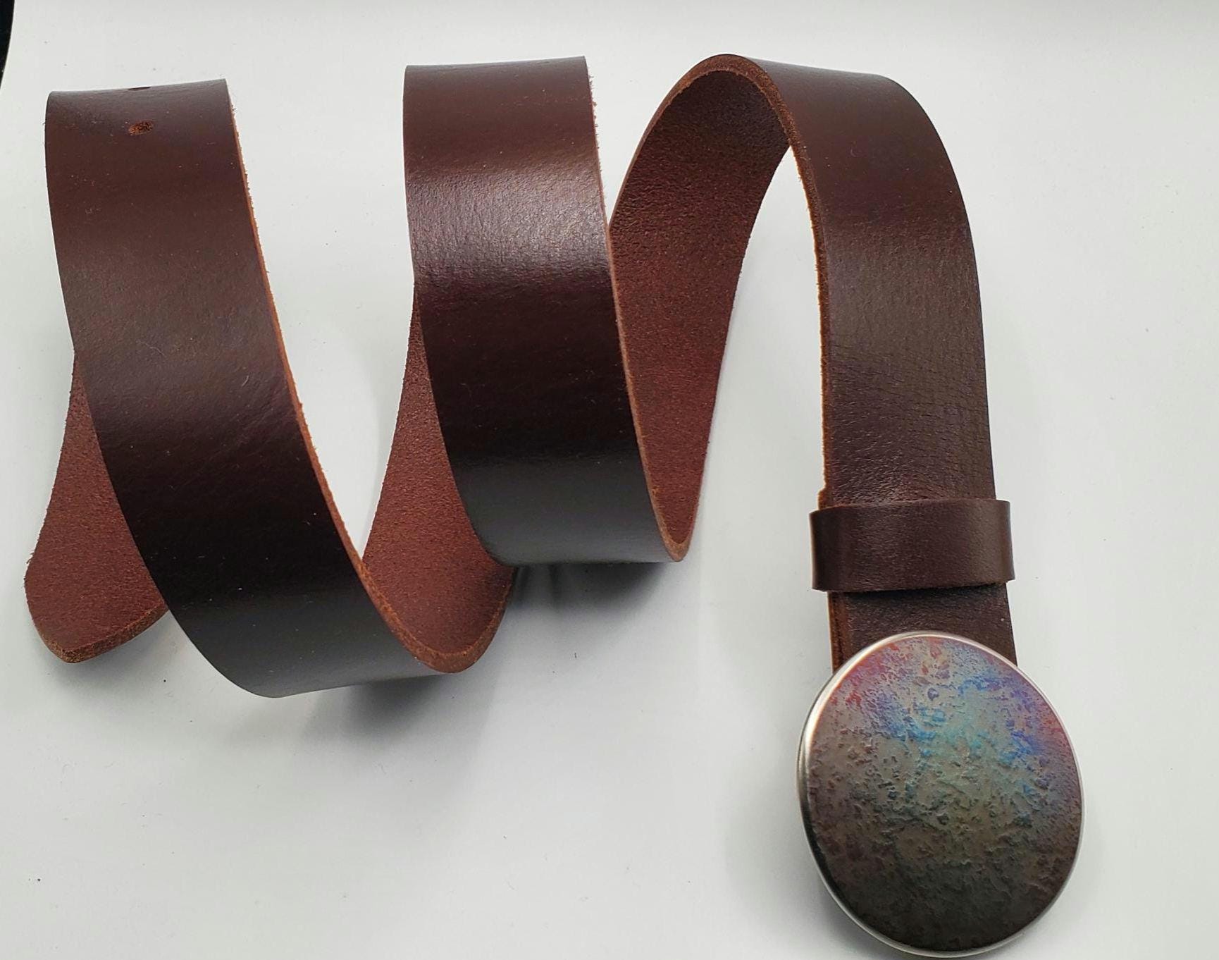 Round buckle and mahogany belt.
ironartcanada