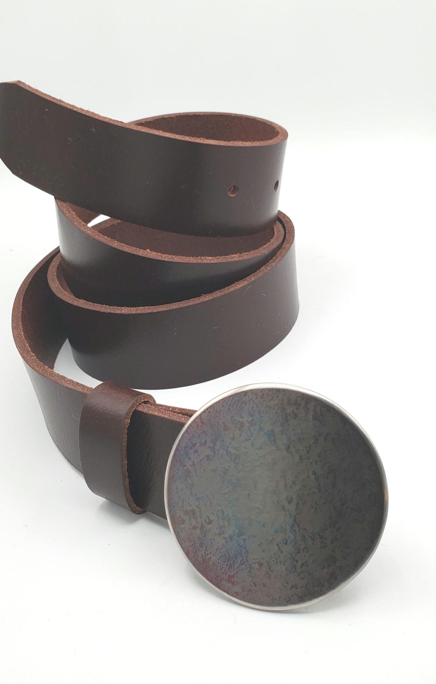 Round buckle and mahogany belt.
ironartcanada